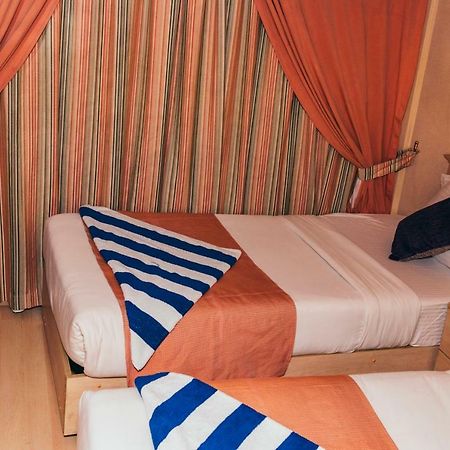 Hotel Ship Queen Isis Elminya Al Minya Exterior photo